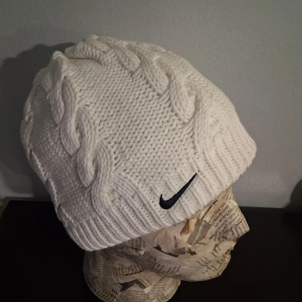 White Nike cable knit beanie with black swoosh fleece Lined